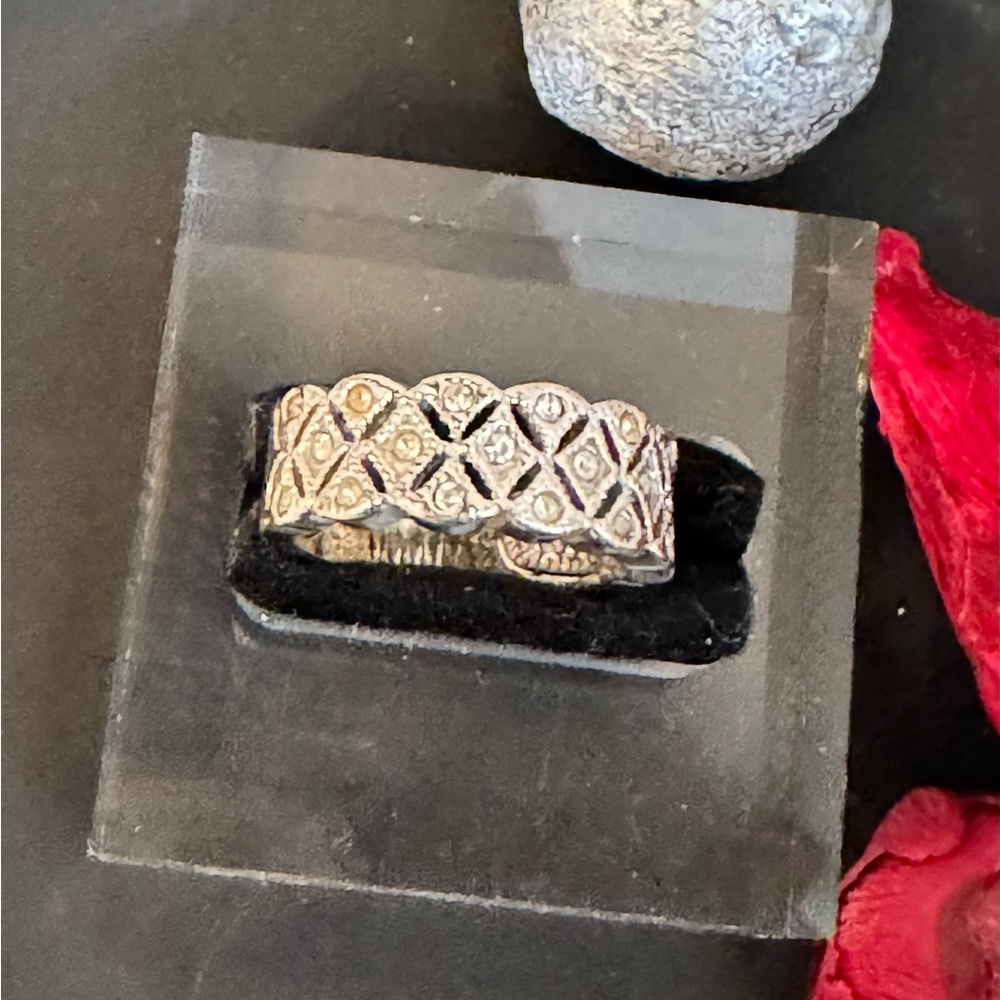 Avon Vintage .925 Silver Crystal Quilted Band Ring - size 6 - New
